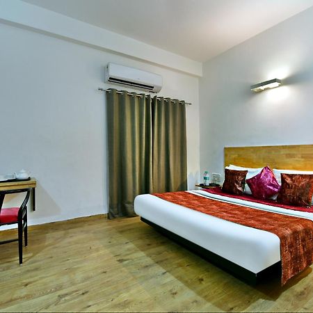 Divine Inn Couple Friendly Hotel Near Sector 51 Metro Station Noida Exteriör bild