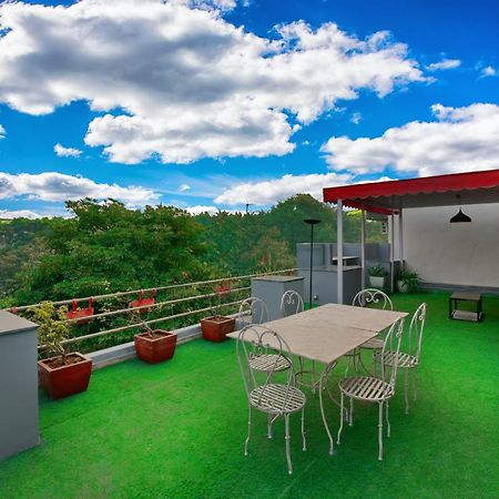 Divine Inn Couple Friendly Hotel Near Sector 51 Metro Station Noida Exteriör bild