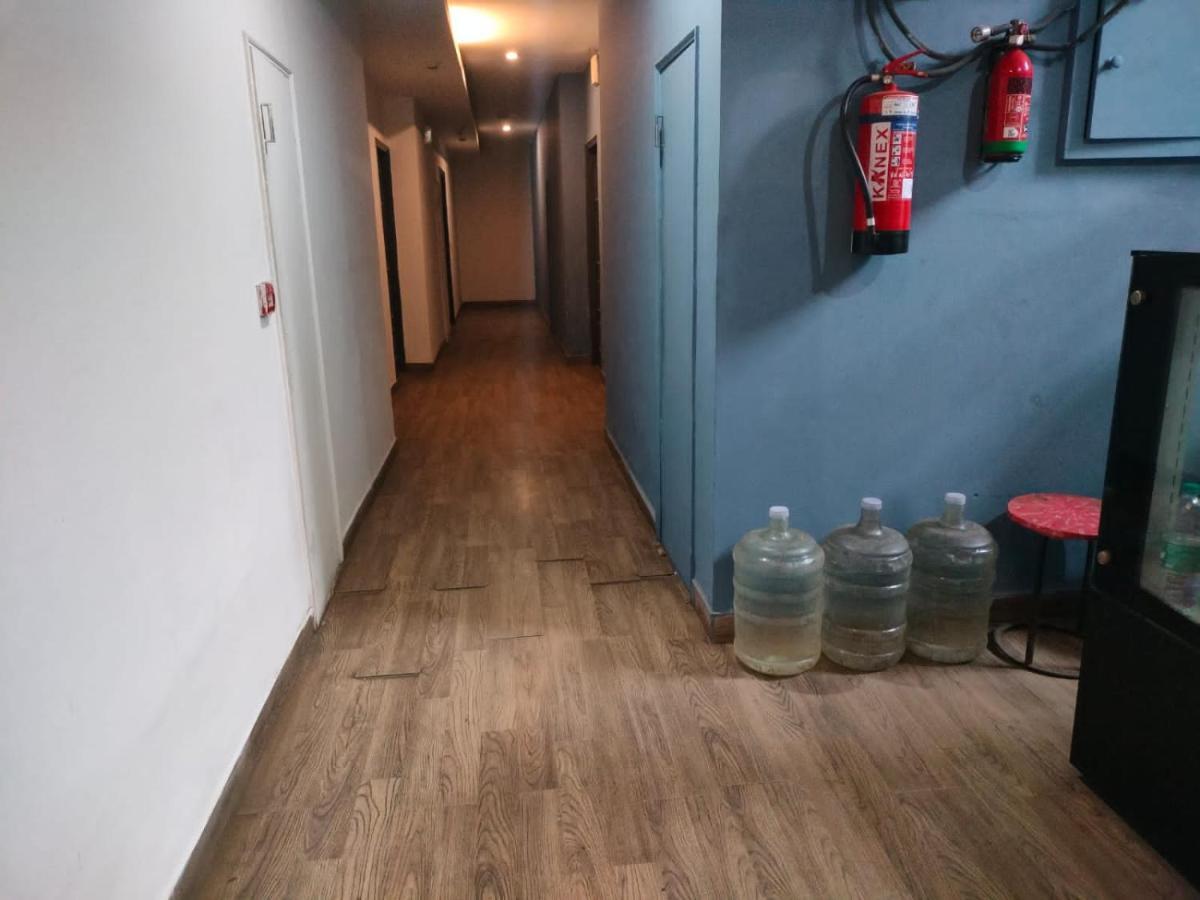 Divine Inn Couple Friendly Hotel Near Sector 51 Metro Station Noida Exteriör bild