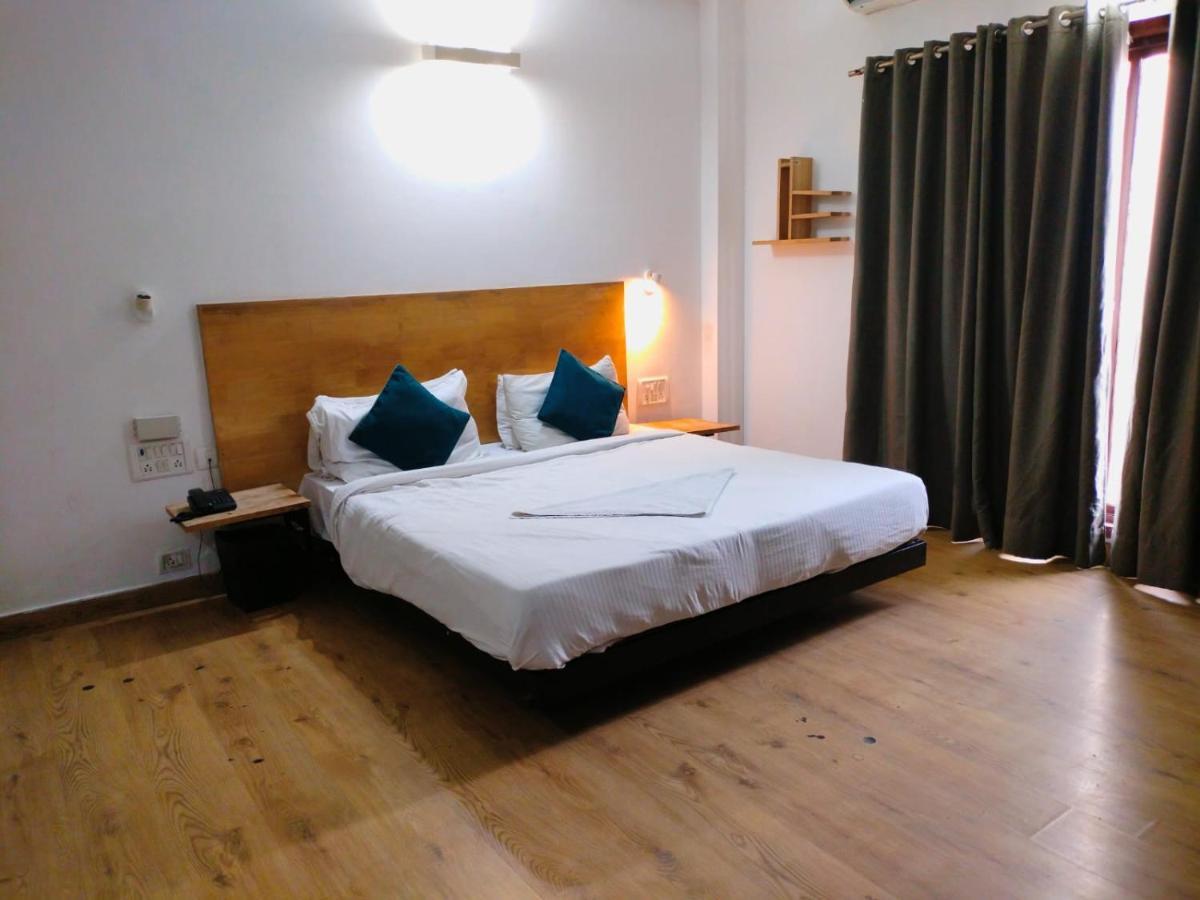 Divine Inn Couple Friendly Hotel Near Sector 51 Metro Station Noida Exteriör bild