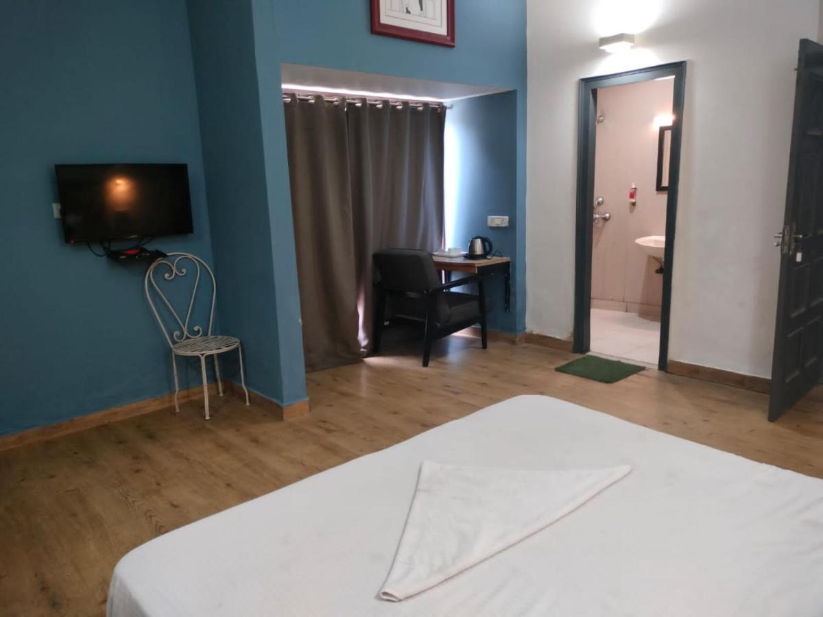 Divine Inn Couple Friendly Hotel Near Sector 51 Metro Station Noida Exteriör bild