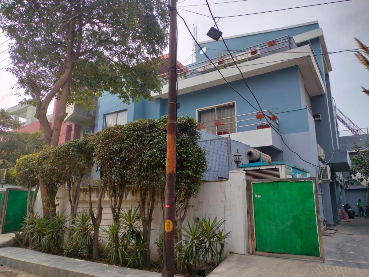 Divine Inn Couple Friendly Hotel Near Sector 51 Metro Station Noida Exteriör bild