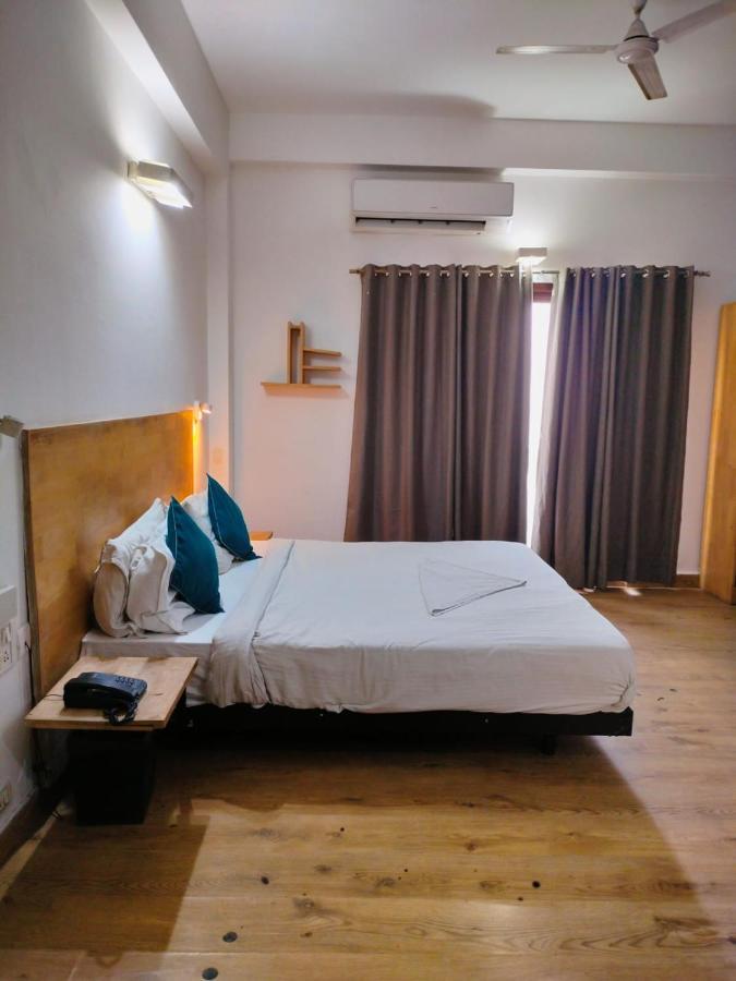 Divine Inn Couple Friendly Hotel Near Sector 51 Metro Station Noida Exteriör bild