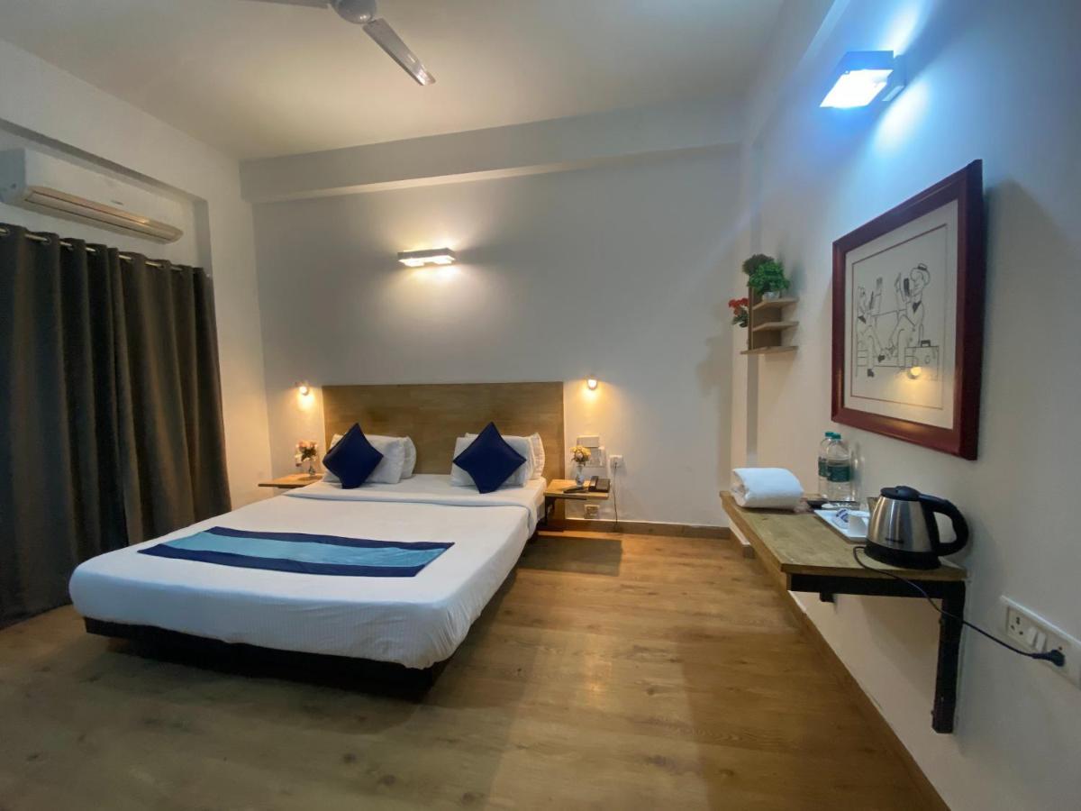 Divine Inn Couple Friendly Hotel Near Sector 51 Metro Station Noida Exteriör bild