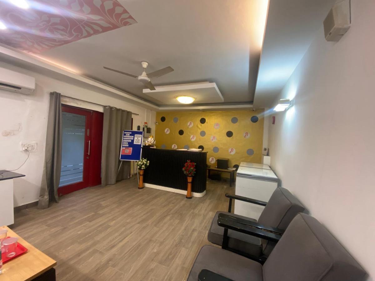 Divine Inn Couple Friendly Hotel Near Sector 51 Metro Station Noida Exteriör bild