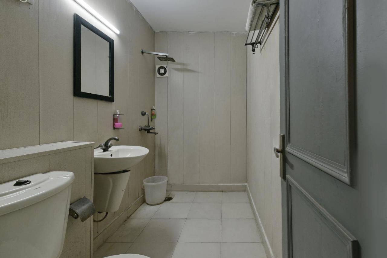 Divine Inn Couple Friendly Hotel Near Sector 51 Metro Station Noida Exteriör bild