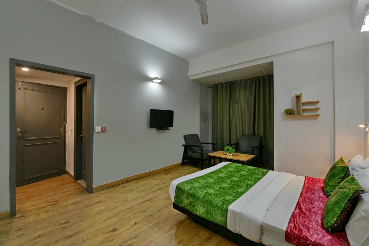 Divine Inn Couple Friendly Hotel Near Sector 51 Metro Station Noida Exteriör bild