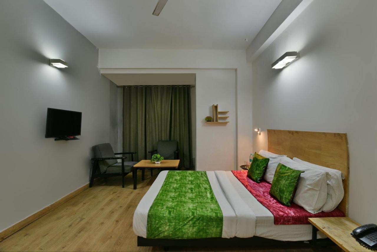 Divine Inn Couple Friendly Hotel Near Sector 51 Metro Station Noida Exteriör bild