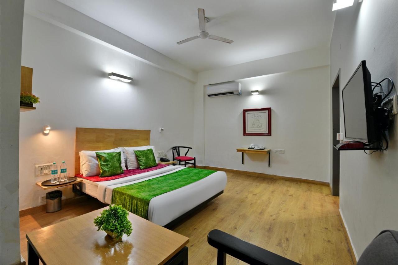 Divine Inn Couple Friendly Hotel Near Sector 51 Metro Station Noida Exteriör bild