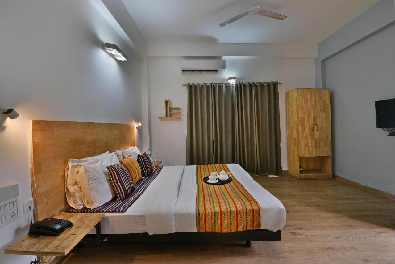 Divine Inn Couple Friendly Hotel Near Sector 51 Metro Station Noida Exteriör bild