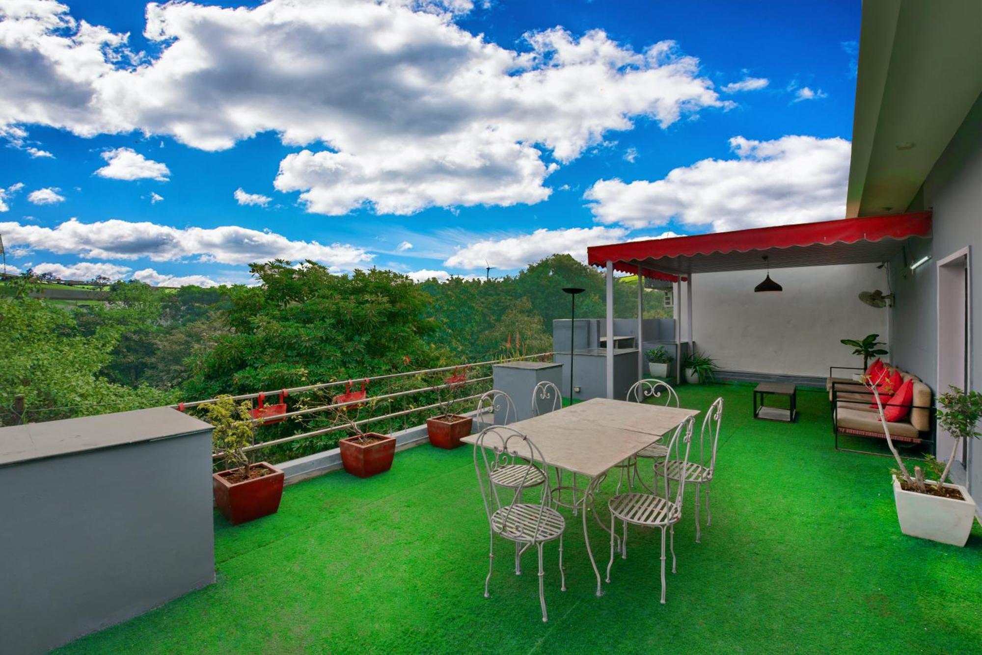Divine Inn Couple Friendly Hotel Near Sector 51 Metro Station Noida Exteriör bild
